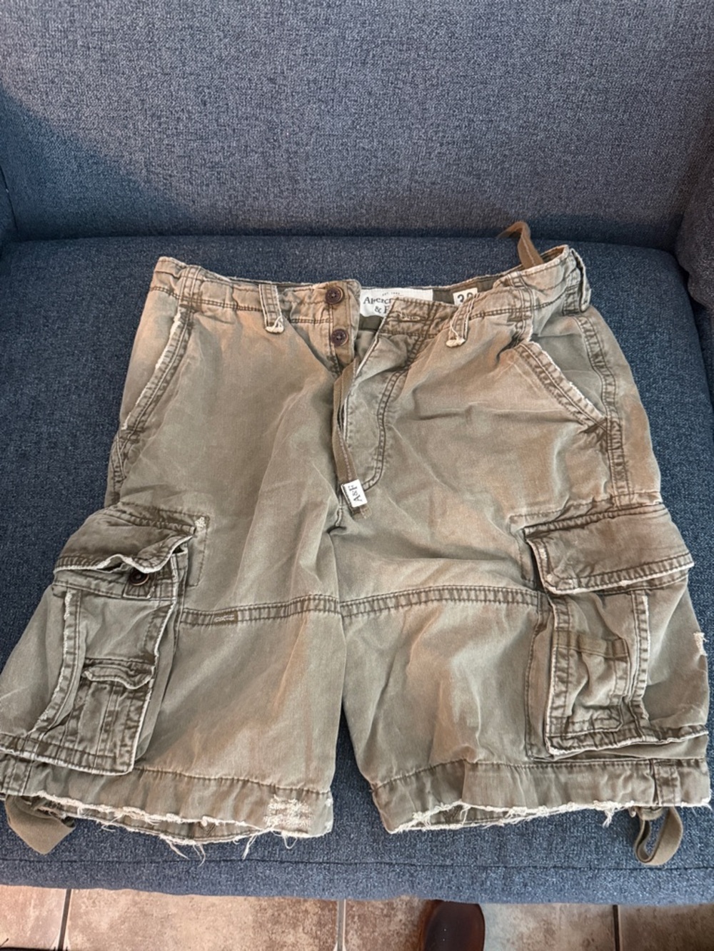 FINAL SALE 🚨 ‼️ Abercrombie & Fitch Olive Green Cargo Shorts
